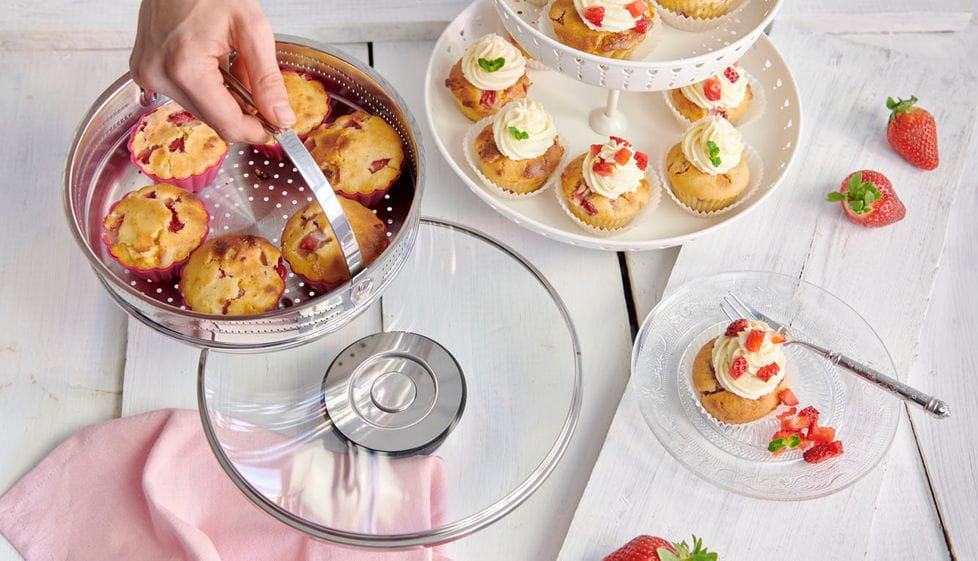 Glass lids with strawberry cupcake