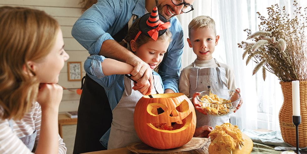 Kürbis schnitzen an Halloween