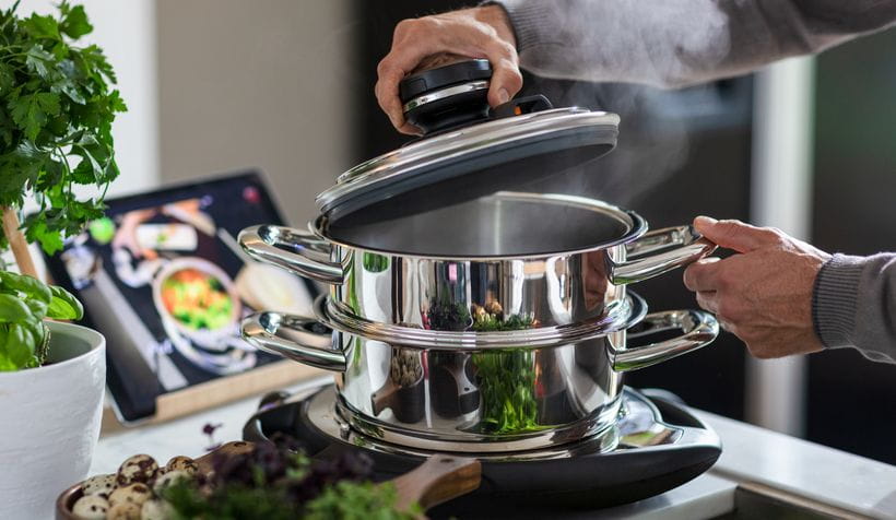 Turn your pot into an effective steamer thanks to EasyQuick and preserve the nutrients and flavor of green vegetables.