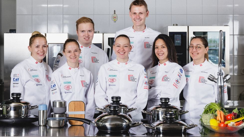 L'équipe nationale suisse junior de cuisine avec l'AMC