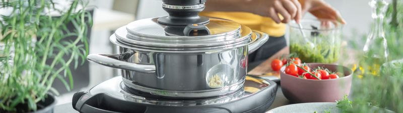 Buharda pişirme kapağı EasyQuick AMC tencerelerini buharlı pişiriciye dönüştürür