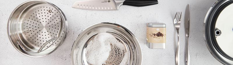 AMC kitchen accessories offer a wide range of products for cooking. 